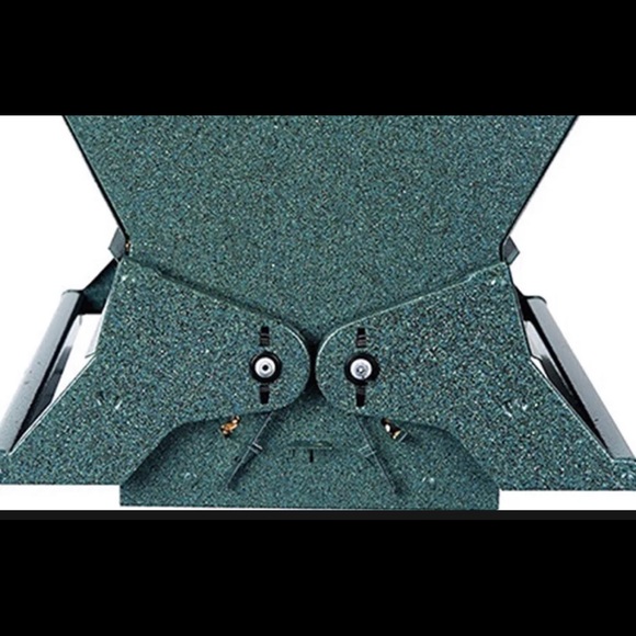 New Perky Pets Farm Squirrel Resistant Bird Feeder, Make-Model Unknown - Picture 8 of 12